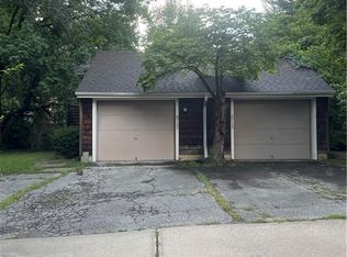 6711 Floyd St, Overland Park, KS 66204