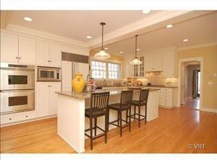 617 E Prospect Ave, Lake Bluff, IL 60044