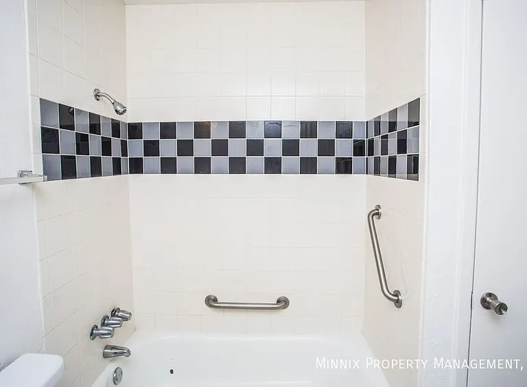 Southern Cross Apartments — Photo 37