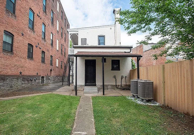 323 N Mulberry St #1 — Photo 3