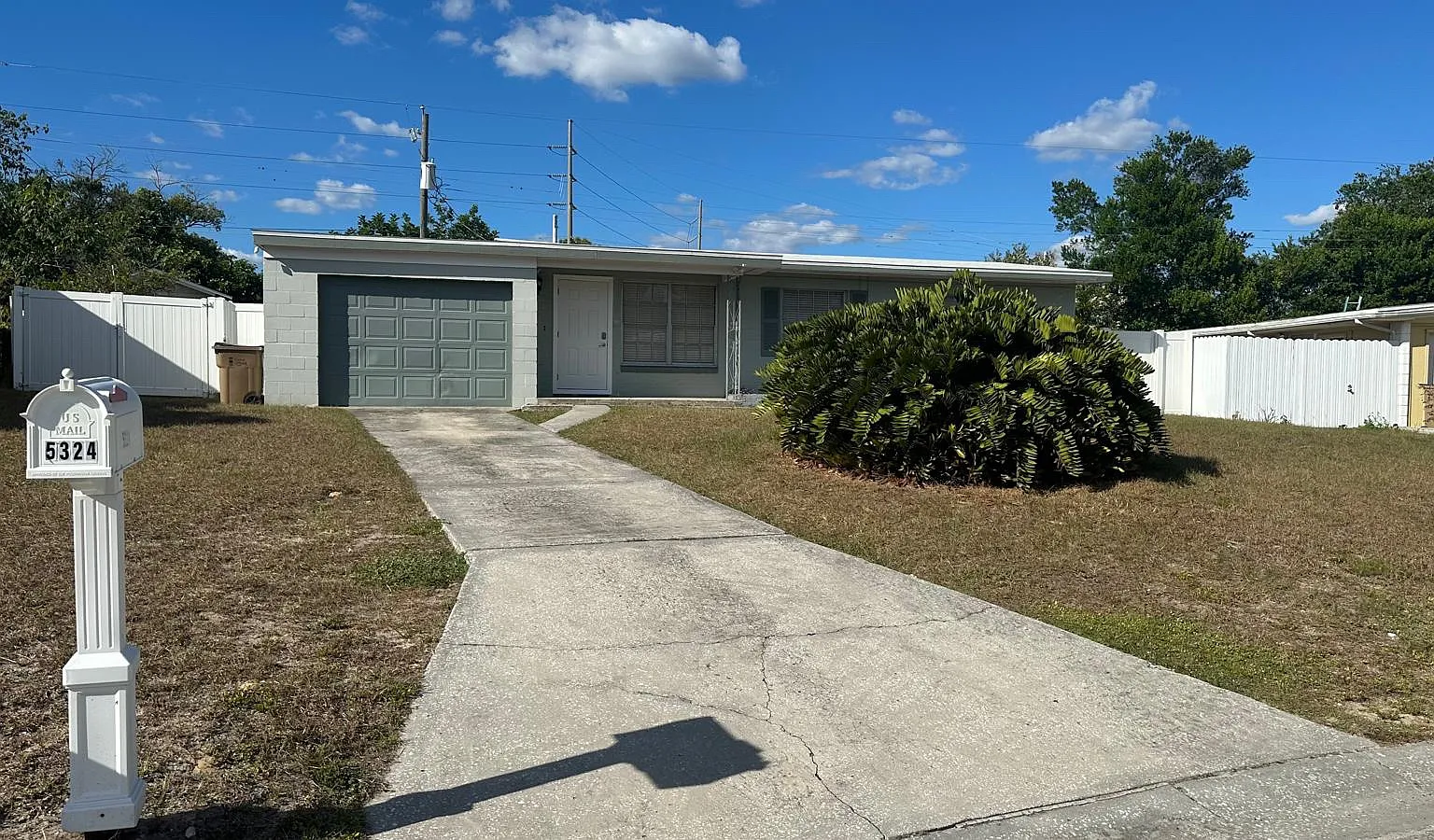 3 bed, 1162 sqft, $2,400 — Photo 1