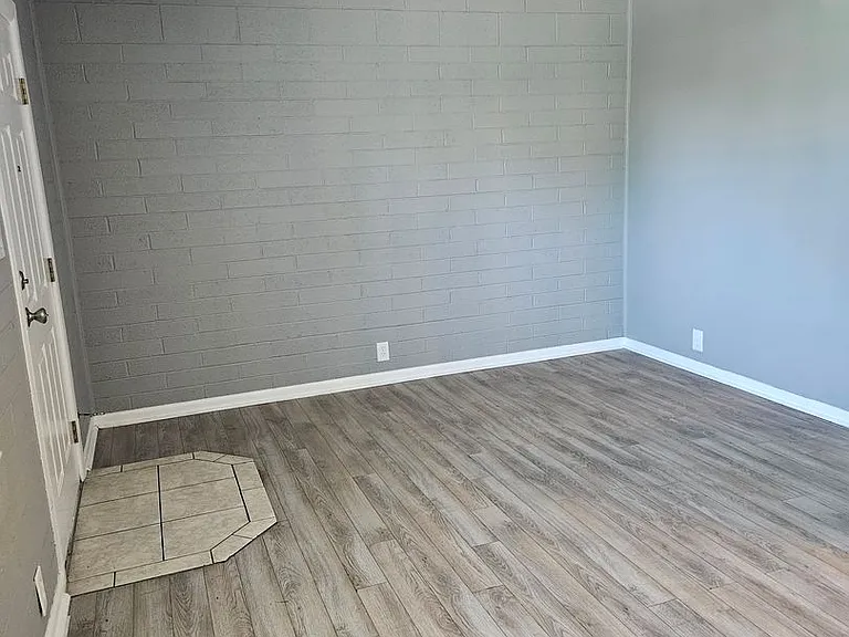 850 N Redwood Rd — Photo 2