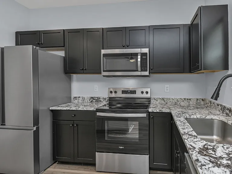 32 Roberson St — Photo 3