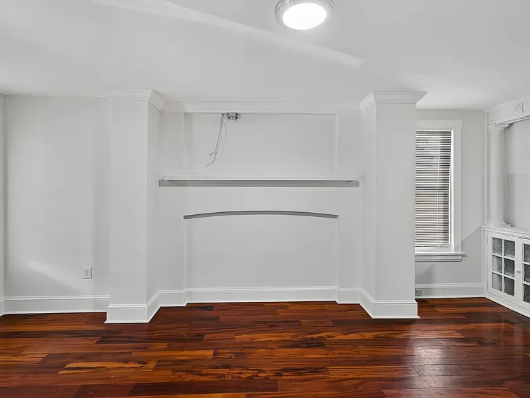223 N New St — Photo 6
