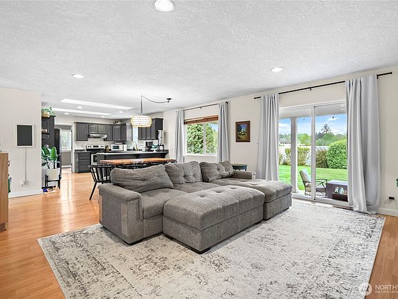 4th image of 21 Monroe Drive