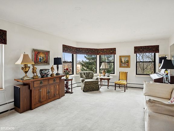 3rd image of 4880 N Marine Dr APT 401