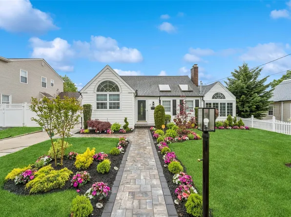 694 The Fenway, Baldwin, NY 11510