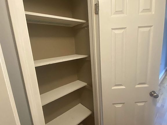 5th image of 325 Kenwood Ave #1L