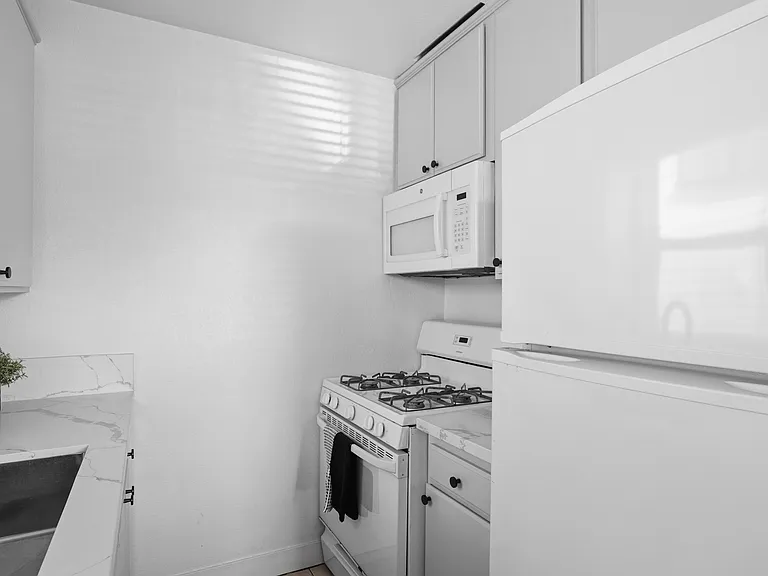 2606 Juan St — Photo 11