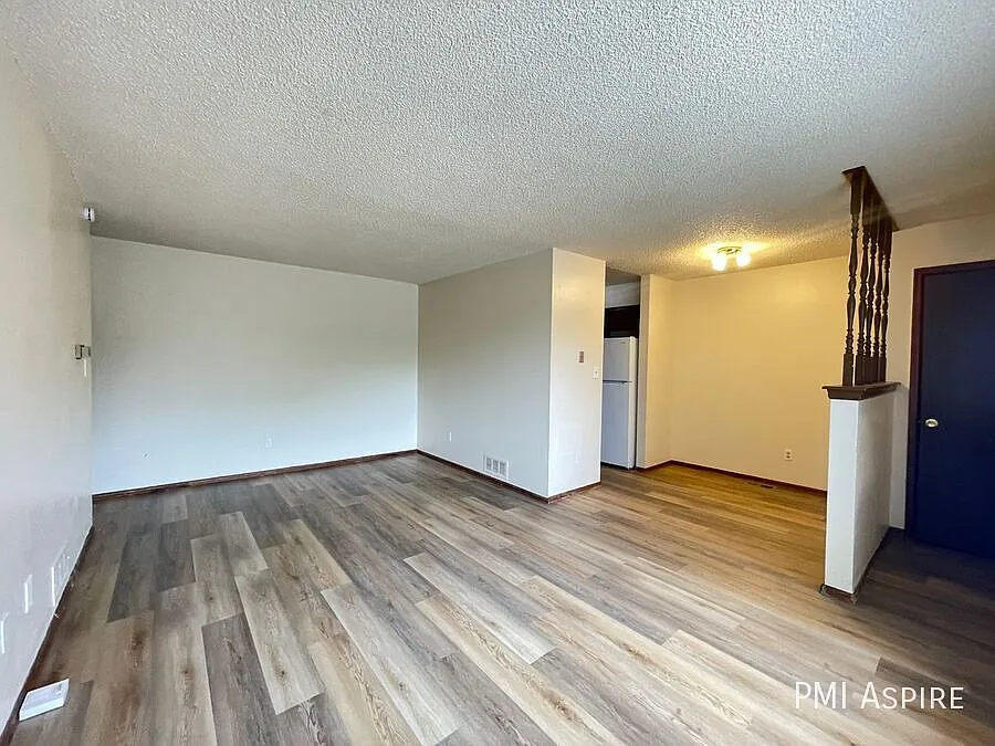 2 Bedroom 1 Bath Upstairs Apartment — Photo 2