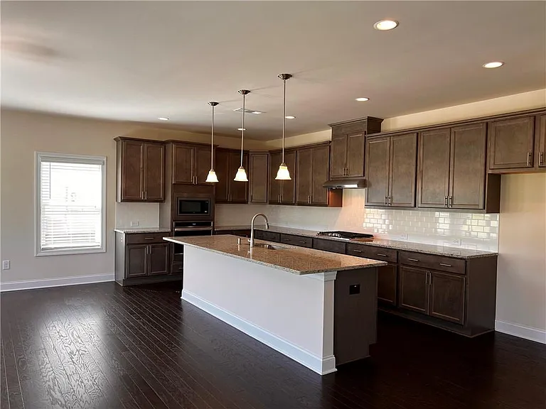 3755 Crestland Ln — Photo 2