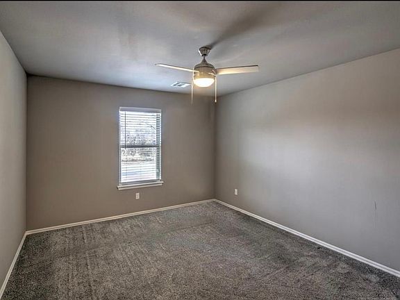 4th image of 423 S Cherokee Ave