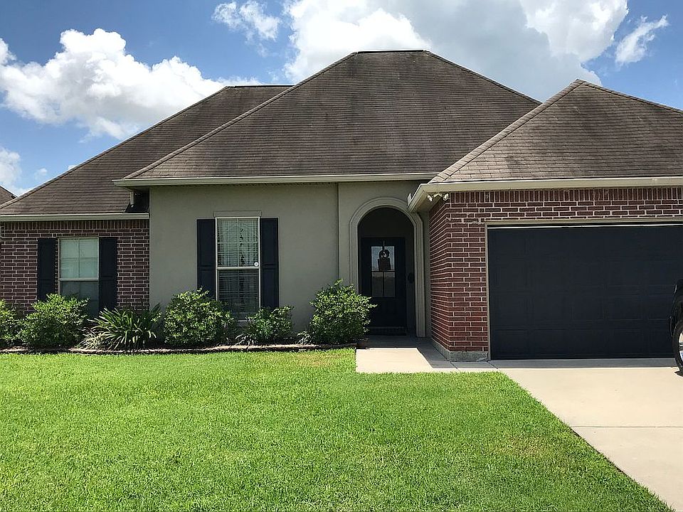 1st image of 305 Lakefront Dr