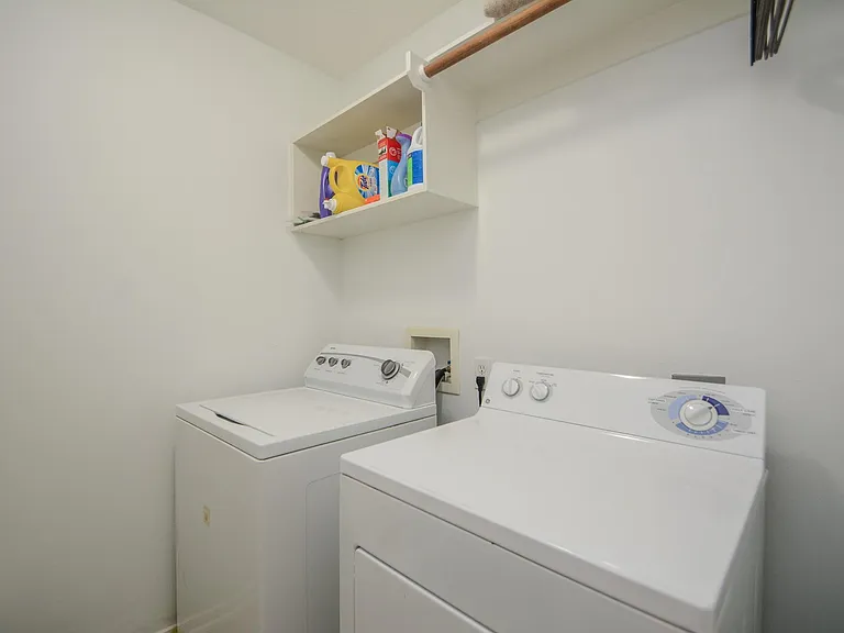 2 Stone Arrow Pl — Photo 23