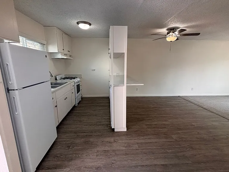 University Terrace Apartments — Photo 46