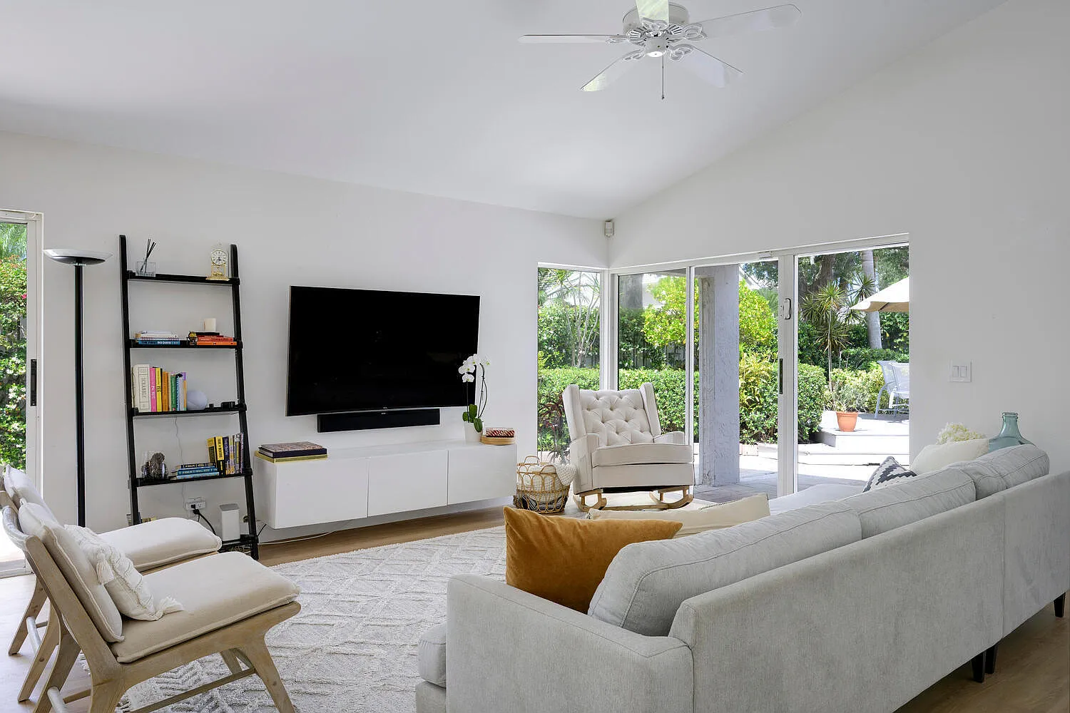 3 bed, 2.0 bath, 1438 sqft, $3,800 — Photo 1