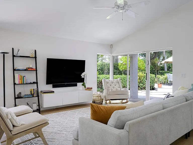 32 Admirals Ct — Photo 1