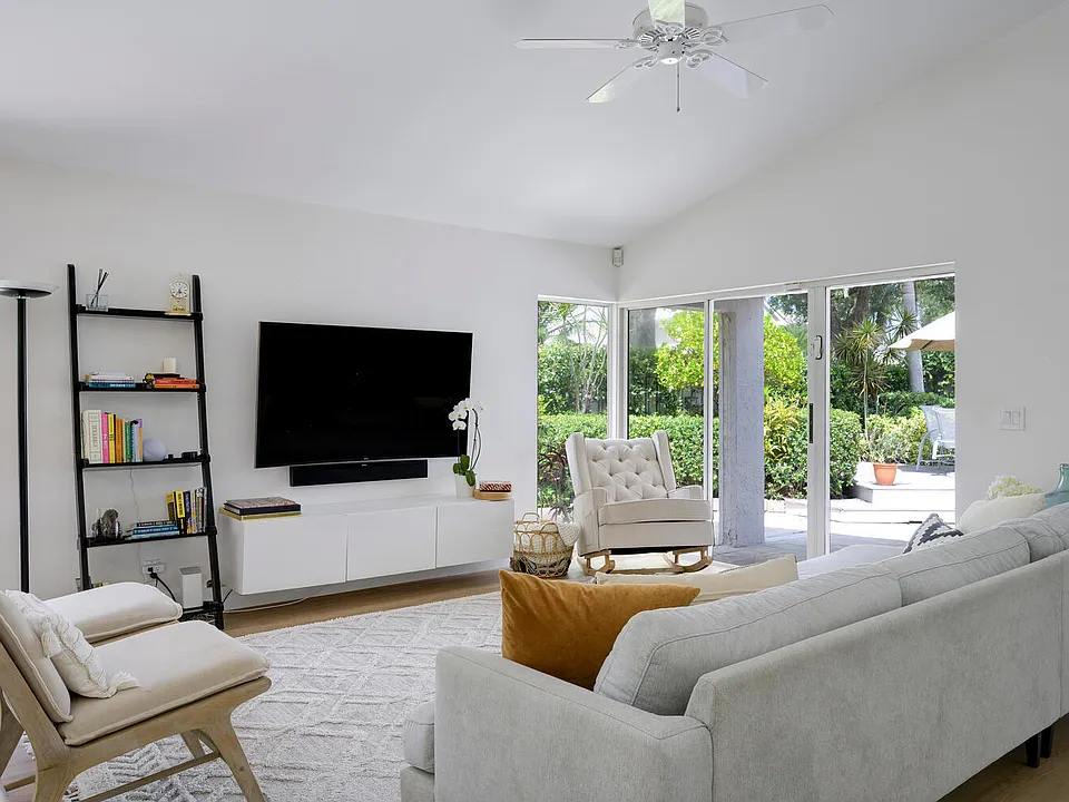 32 Admirals Ct