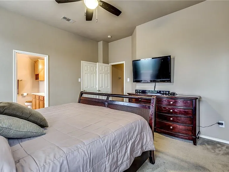5913 Dustin Trl — Photo 10