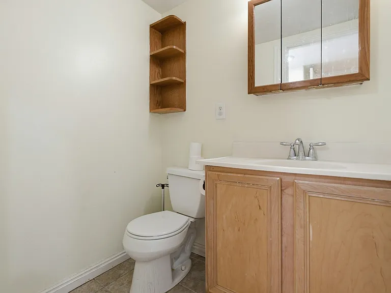 154 N 800 E — Photo 10