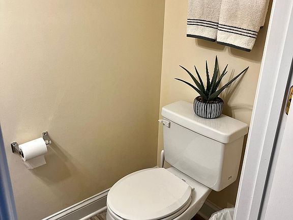 3rd image of 17289 Queen Anne Way