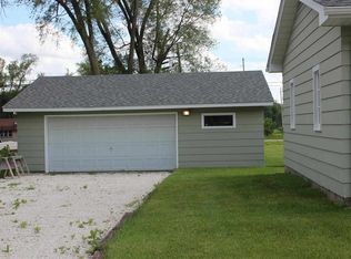 216 E 9th Ave, Colona, IL 61241