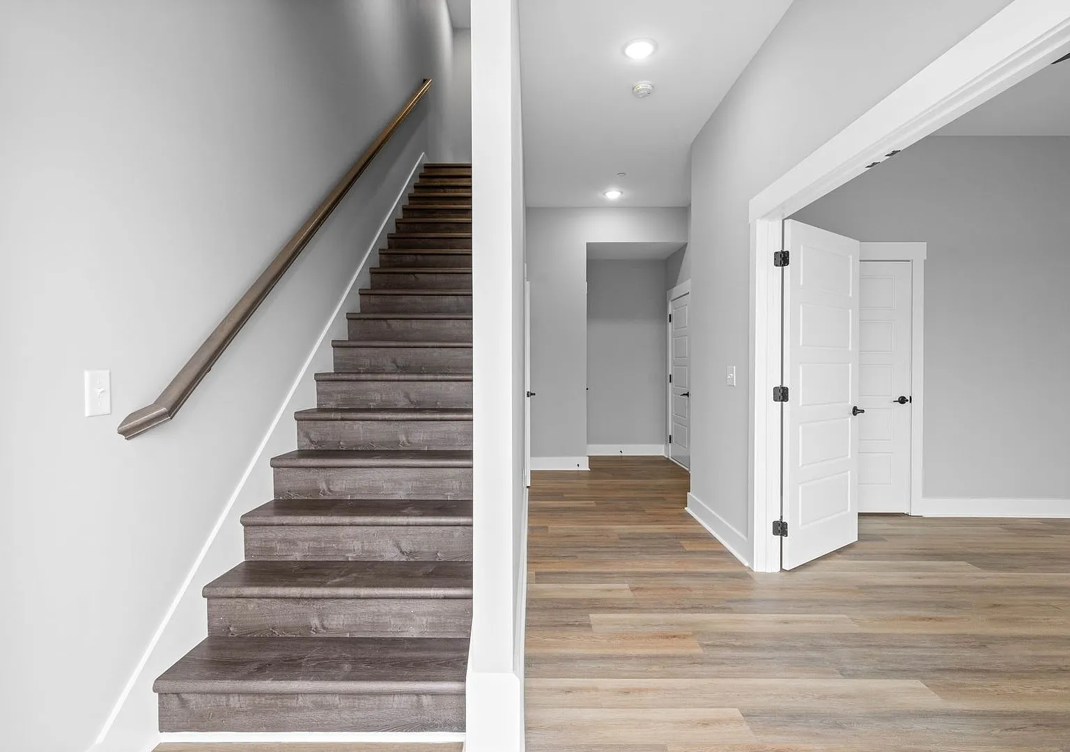 Gorgeous 3 Story 4 Bedroom Pet Friendly Home For Rent! — Photo 3