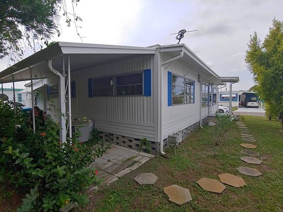 3rd image of 10441 Bay St NE