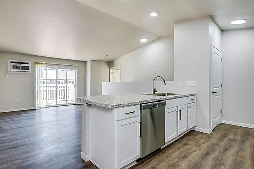 HILLCREST ESTATES Photo 1