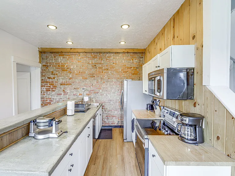 315 Mount Hope Ave — Photo 6