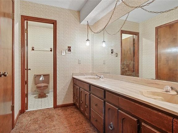 4th image of 3404 Tolmas Dr