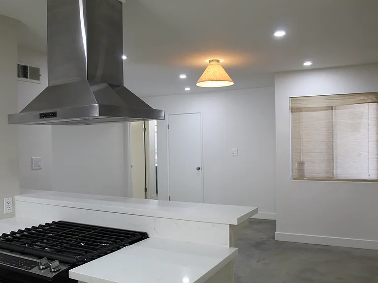 1135 Myra Ave — Photo 3