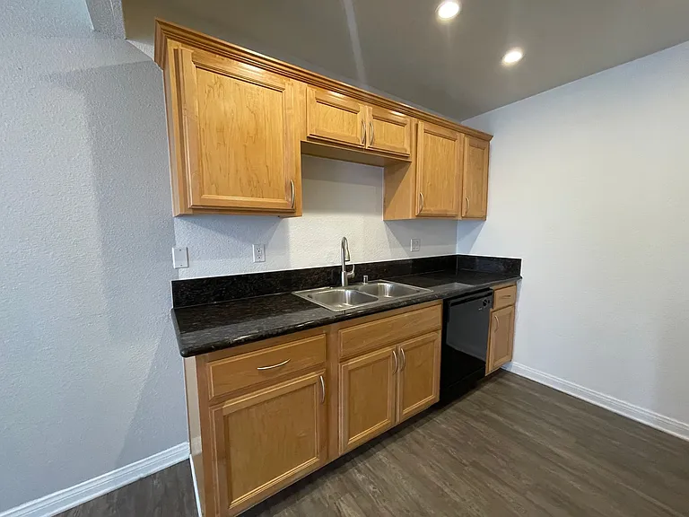 Park Plaza Apartments — Photo 113