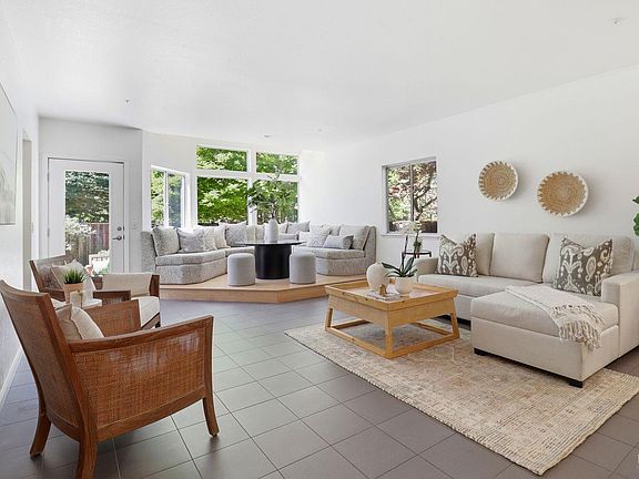 3rd image of 111 Parkview Circle