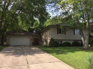 4 Meander Pike, Chatham, IL 62629