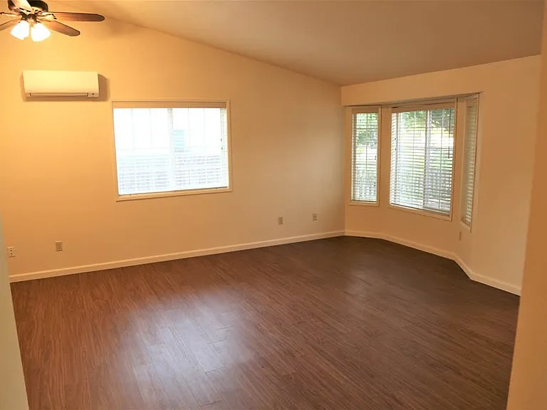 3358 SE Charlotte Pl — Photo 12
