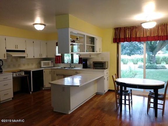 4th image of 1402 S Manor Dr
