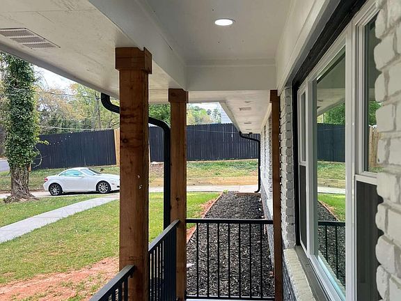 3rd image of 1747 Glenhaven Cir