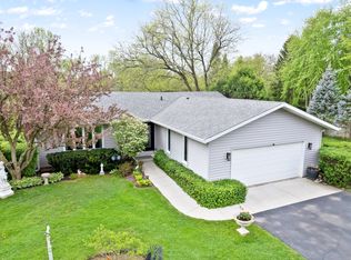38W323 Dean St, St Charles, IL 60175
