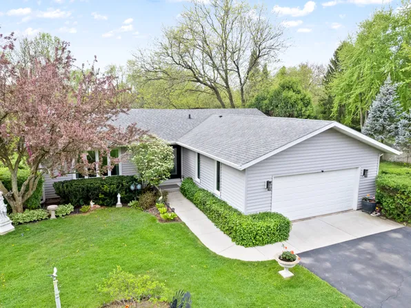 38W323 Dean St, St Charles, IL 60175