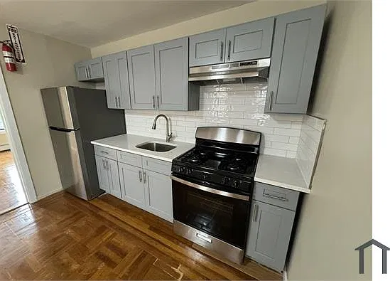 3 bed, 800 sqft, $3,639 — Photo 1