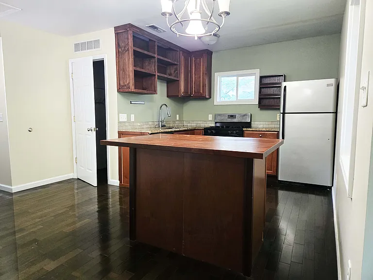 930 S Henderson St #1 — Photo 3