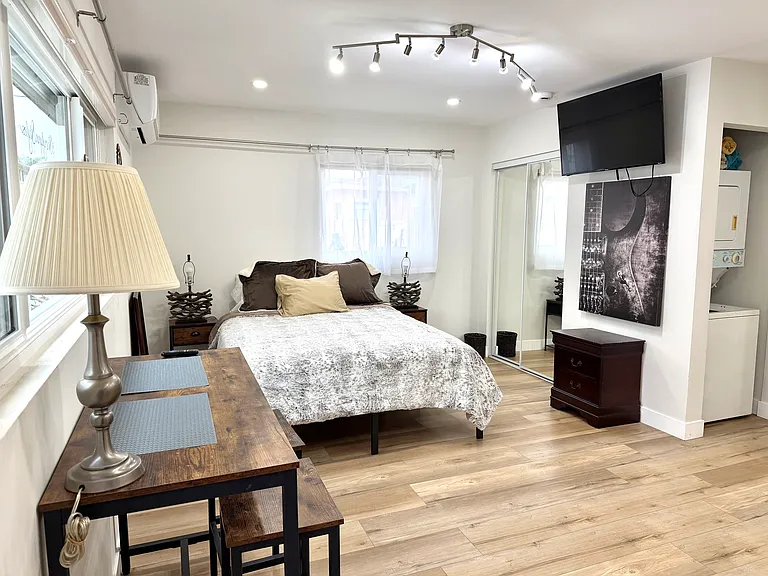 964 Florence St #3 — Photo 1