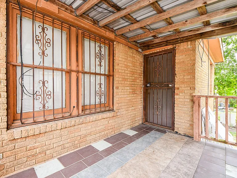 5049 Jefferson St #B — Photo 7
