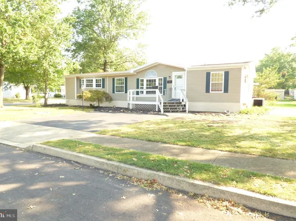 688 Walnut Ct, Red Hill, PA 18076