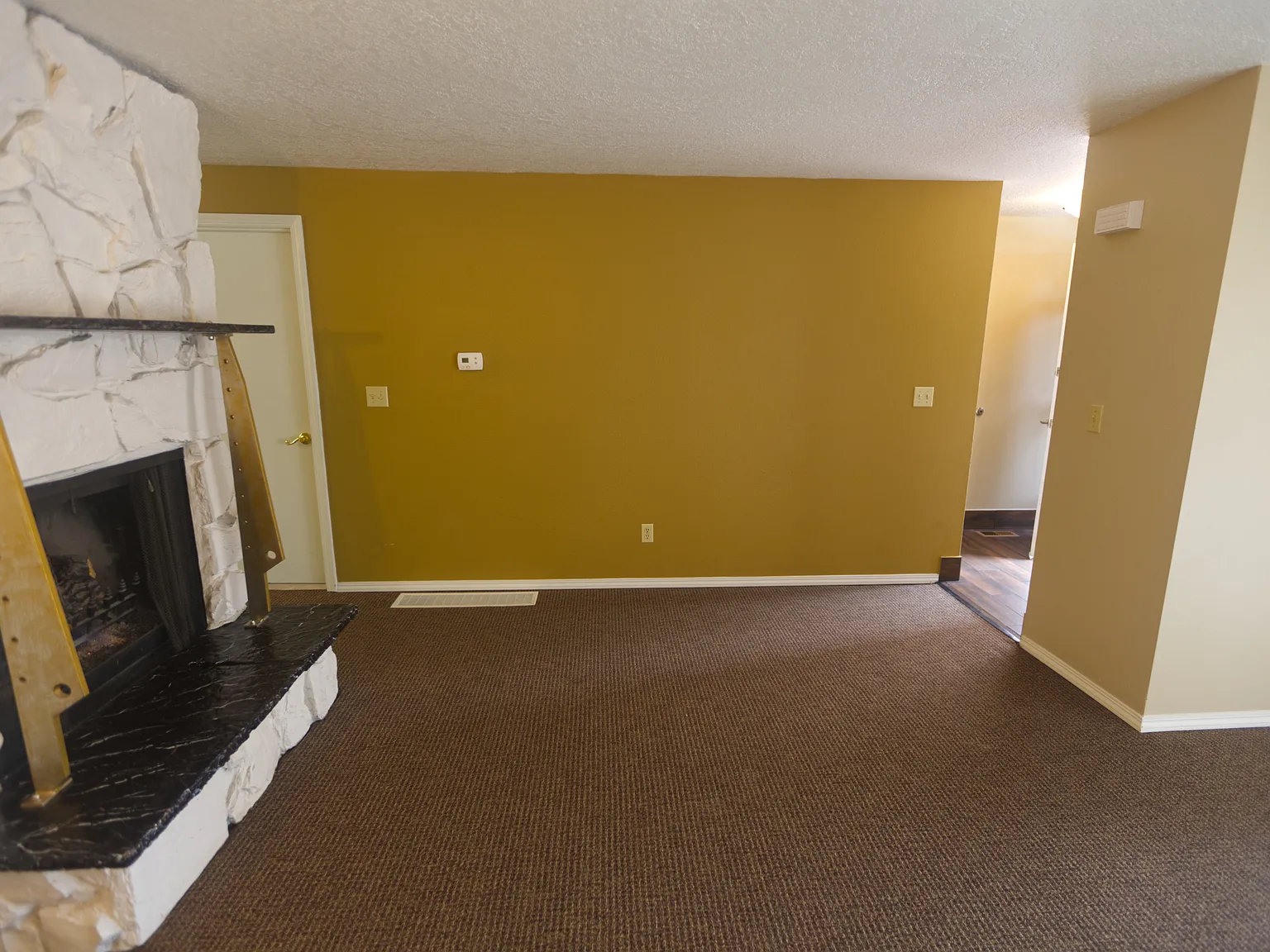 2 bed, 1.5 bath, 1200 sqft, $2,100 — Photo 4
