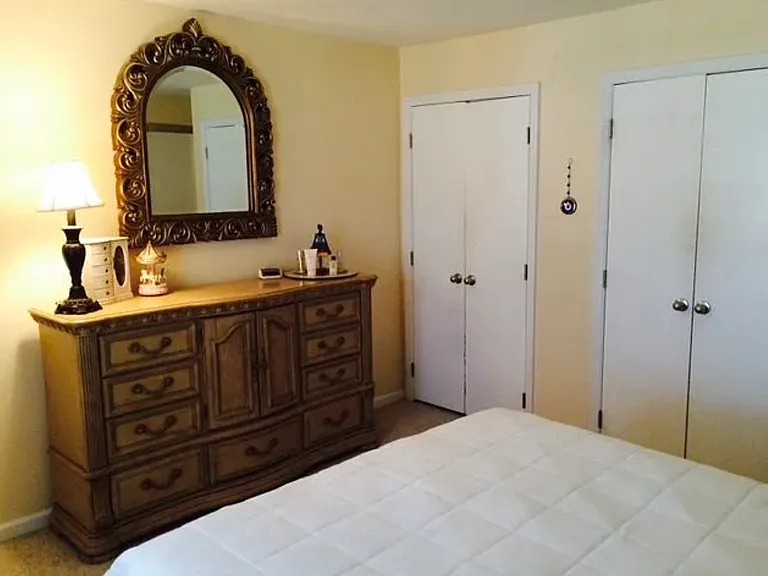 930 Margarite Dr #D — Photo 9