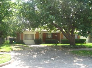 352 Campus Dr, Dallas, TX 75217