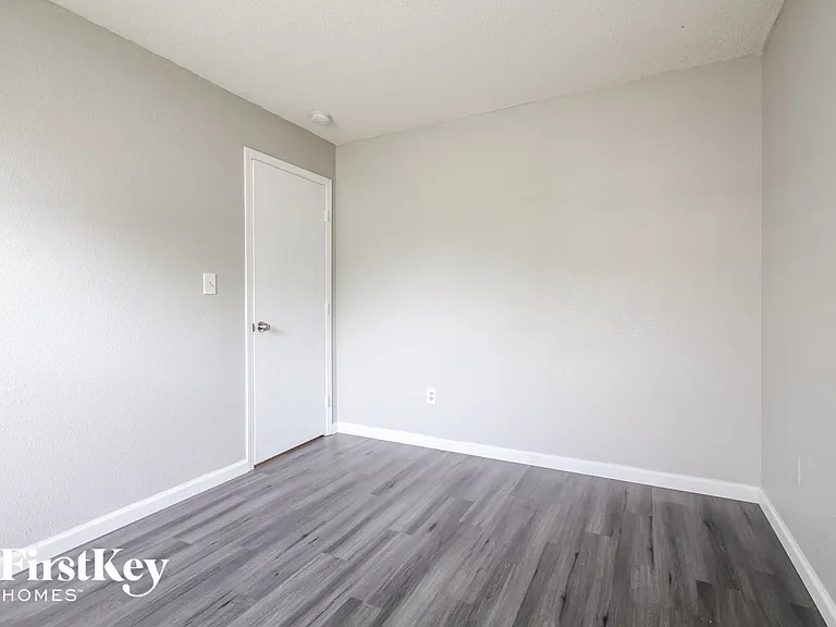 3940 Burningbush Dr — Photo 12