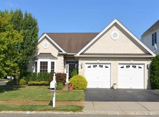 17 Crenshaw Ct, Monroe Township, NJ 08831